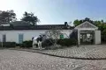 堅尼地城行路上山頂