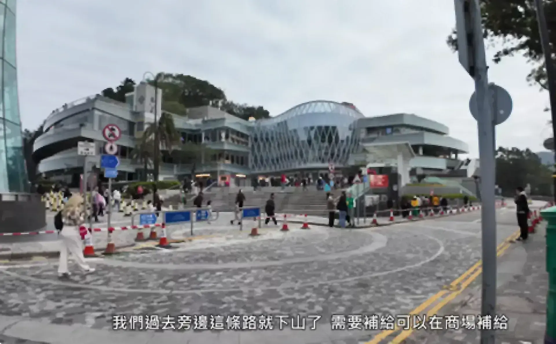 堅尼地城行路上山頂