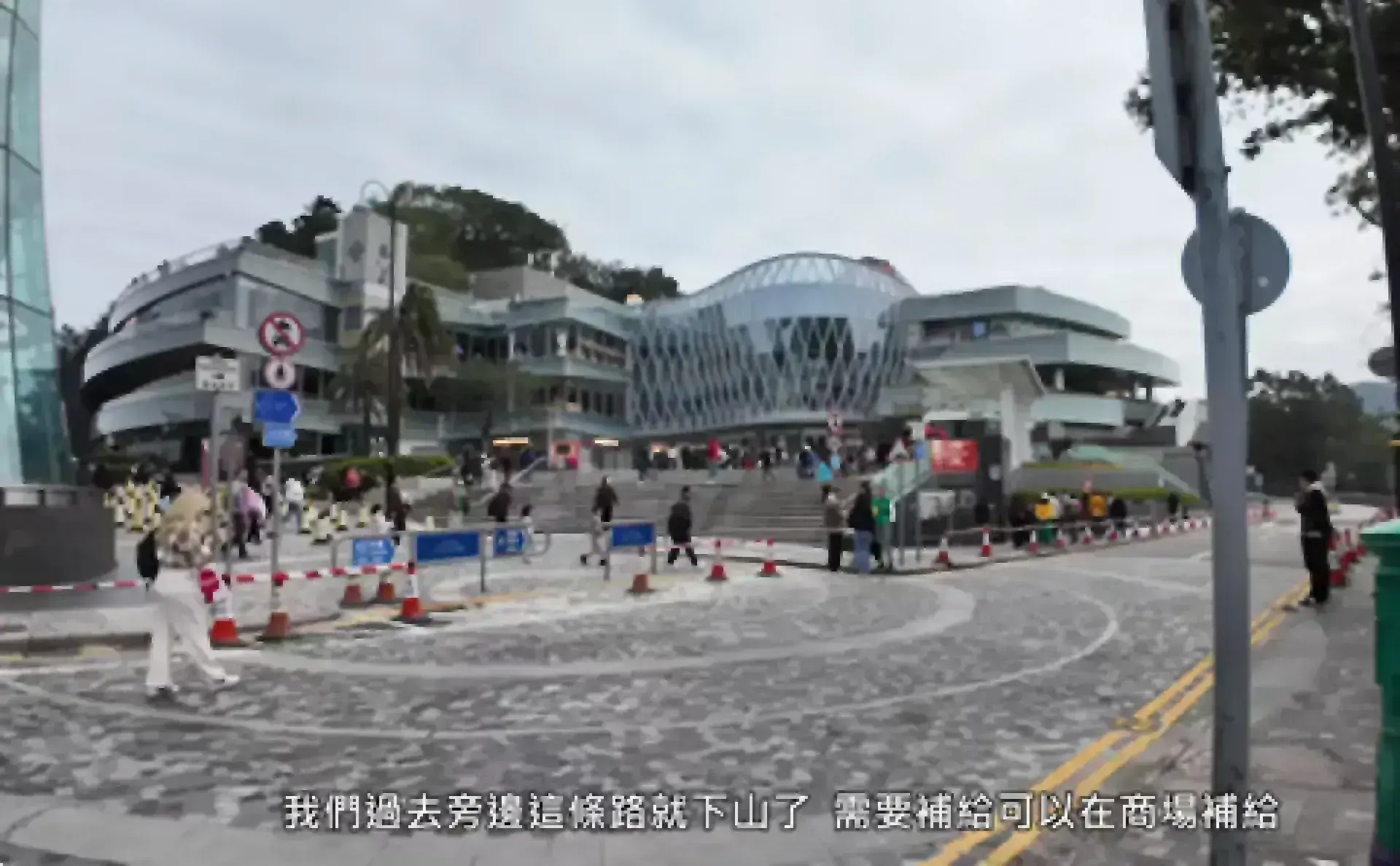 堅尼地城行路上山頂